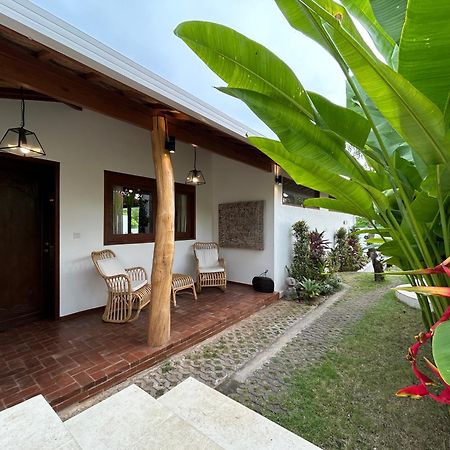 La Kreyiol Panzió Uluwatu Kültér fotó