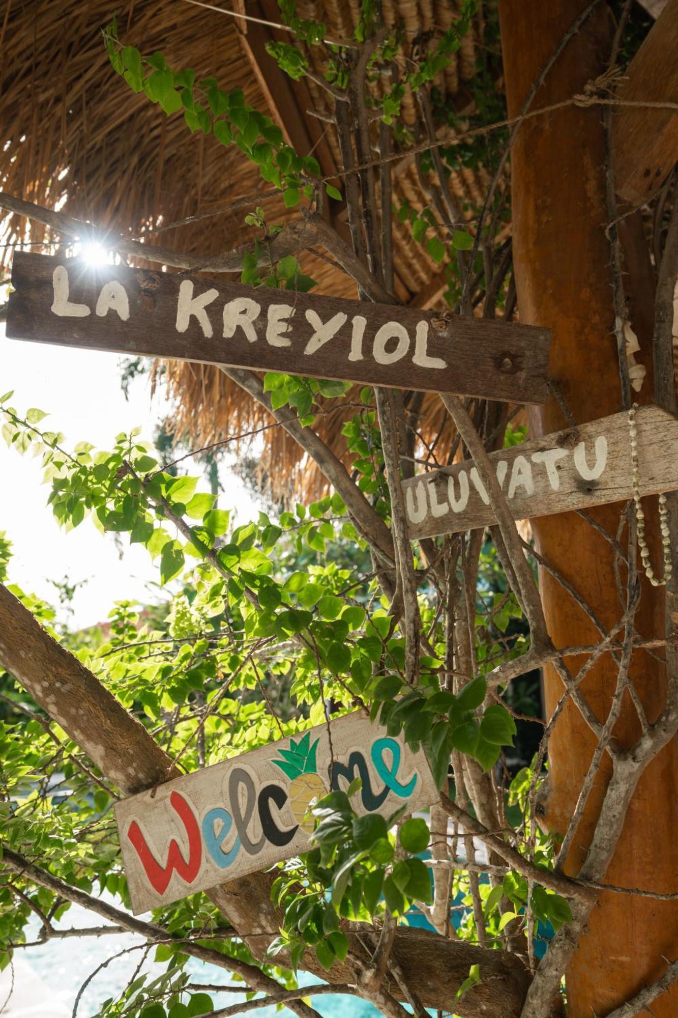 La Kreyiol Panzió Uluwatu Kültér fotó